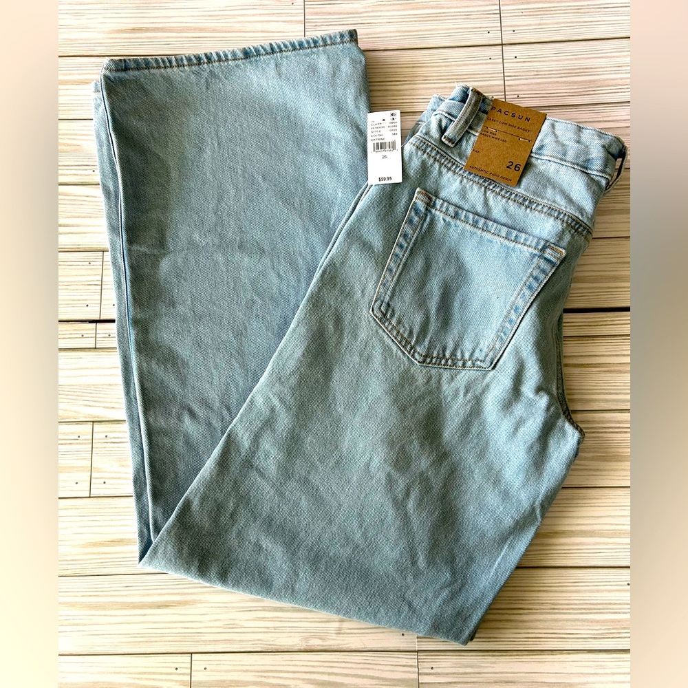 NWT Women’s PacSun Casey Lowrise baggy jean. Size 26.